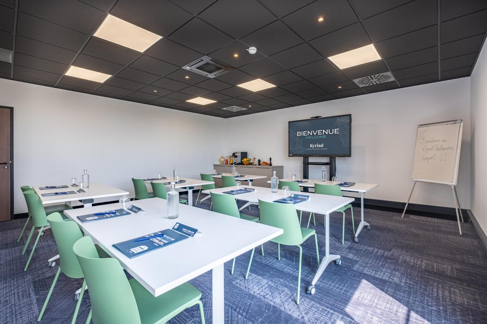 Kyriad Chateauroux Nord - Aeroport Hotel