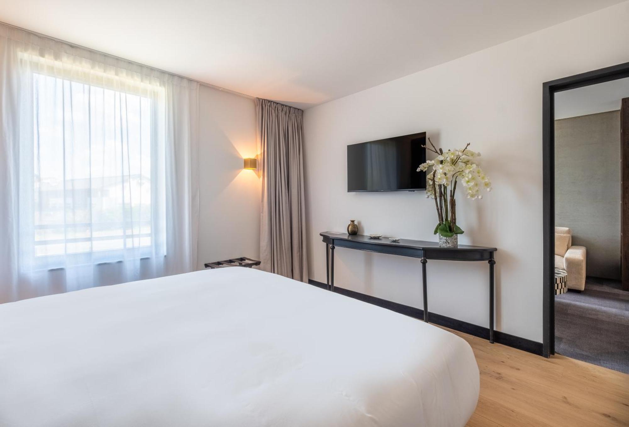Kyriad Chateauroux Nord - Aeroport Hotel 3*